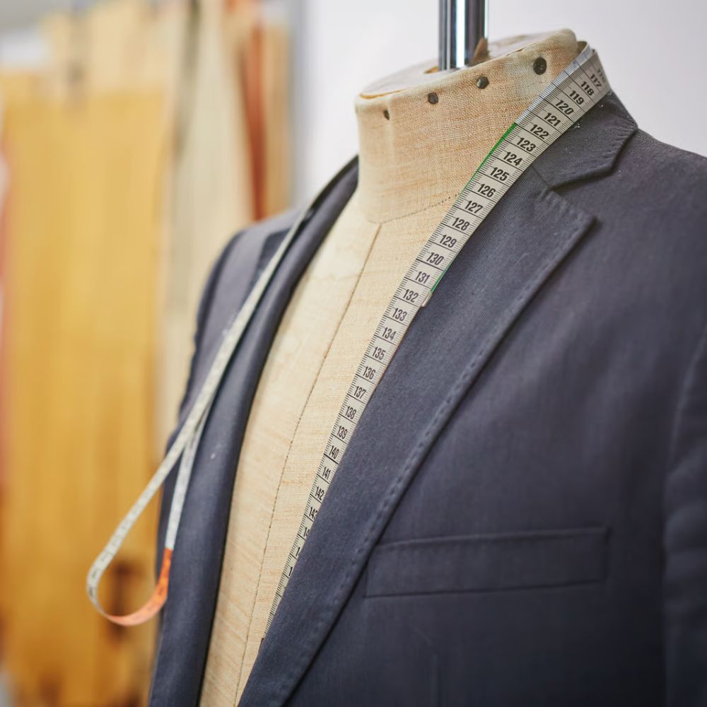 Parlare di sartoria è facile. Cucirla, no. | Sartoria la Rossa abiti su misura Bari